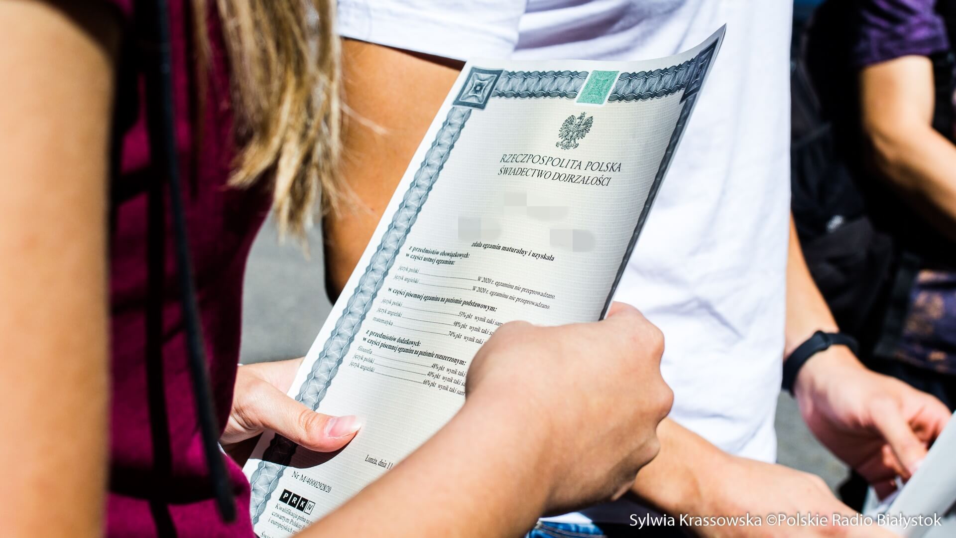 Maturzyści poznali wyniki egzaminów i odbierają świadectwa dojrzałości