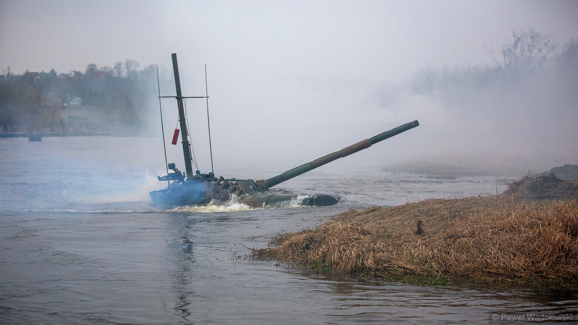 Żołnierze forsowali rzekę Narew - ćwiczenia w Nowogrodzie [zdjęcia, wideo]