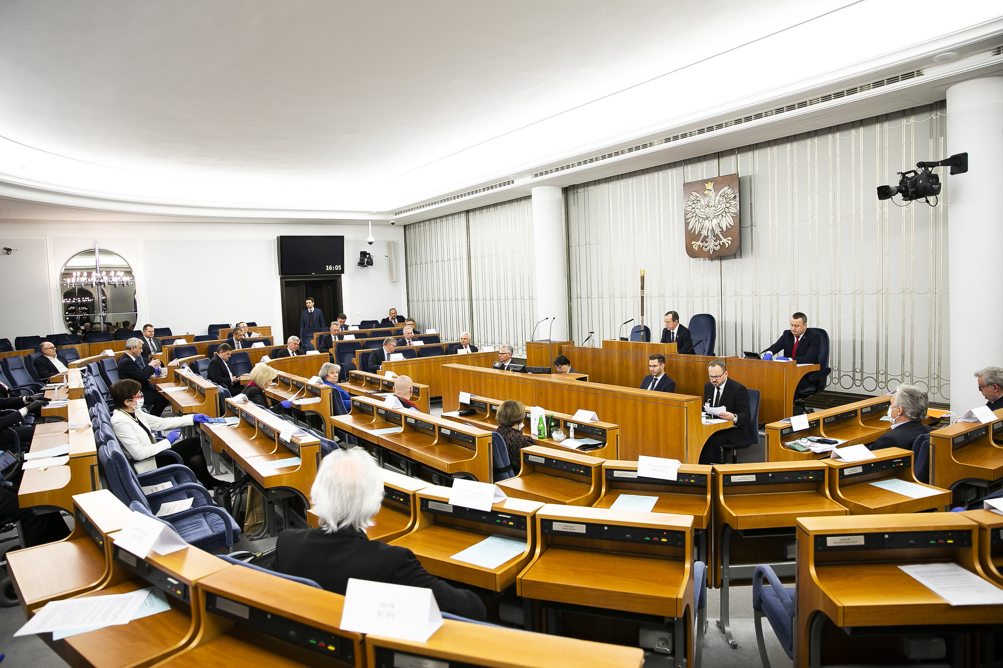 Senat za poprawkami do specustawy dot. wsparcia dla firm w związku z epidemią koronawirusa