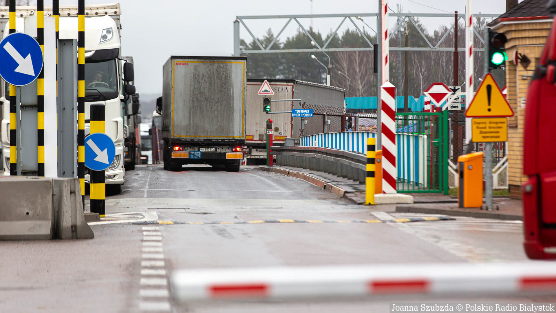 Dwie doby oczekiwania na odprawę tirów w Bobrownikach - kolejka ma 22,5 km