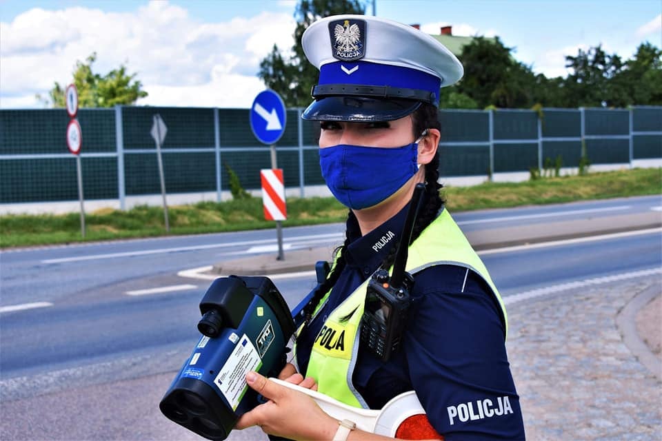 Akcja "Prędkość" na podlaskich drogach - ponad 100 policjantów kontroluje kierowców