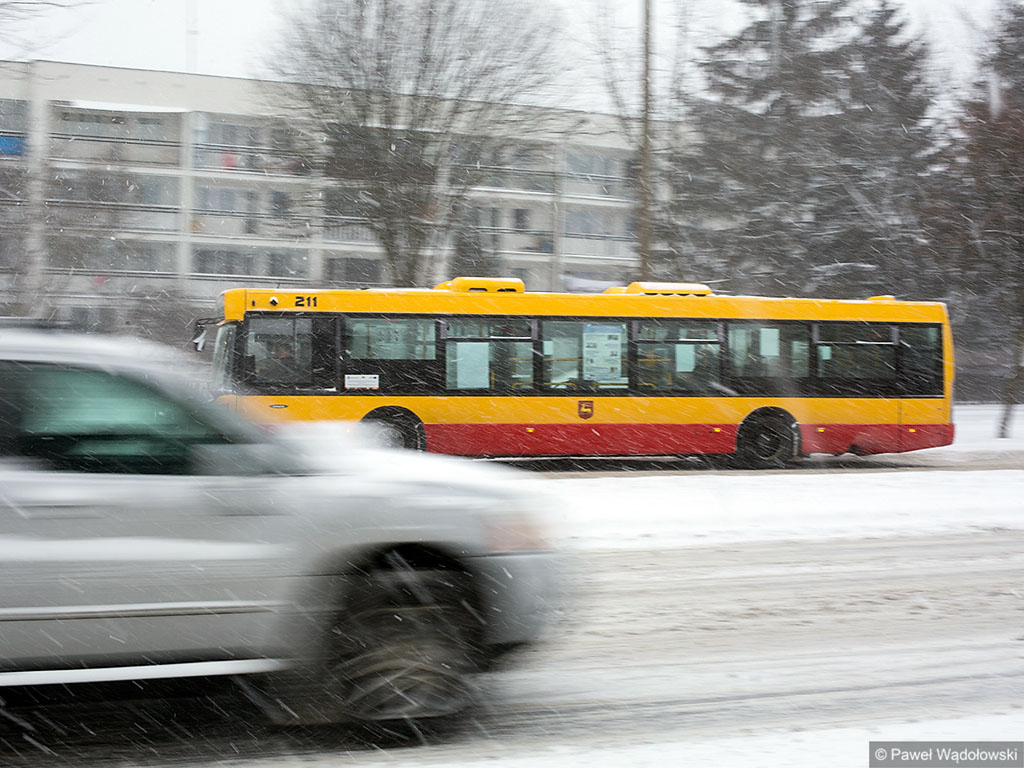 Trudne warunki na drogach w Podlaskiem - spadło kilka centymetrów śniegu