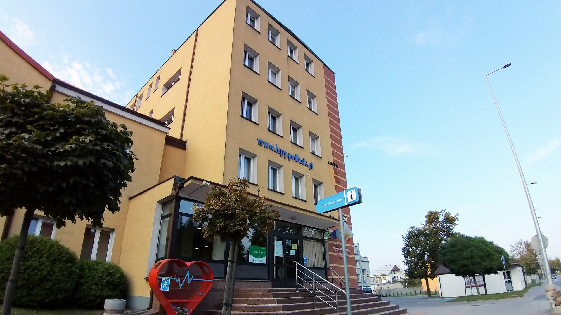 Urząd Miejski w Łapach znów bezpośrednio obsługuje mieszkańców