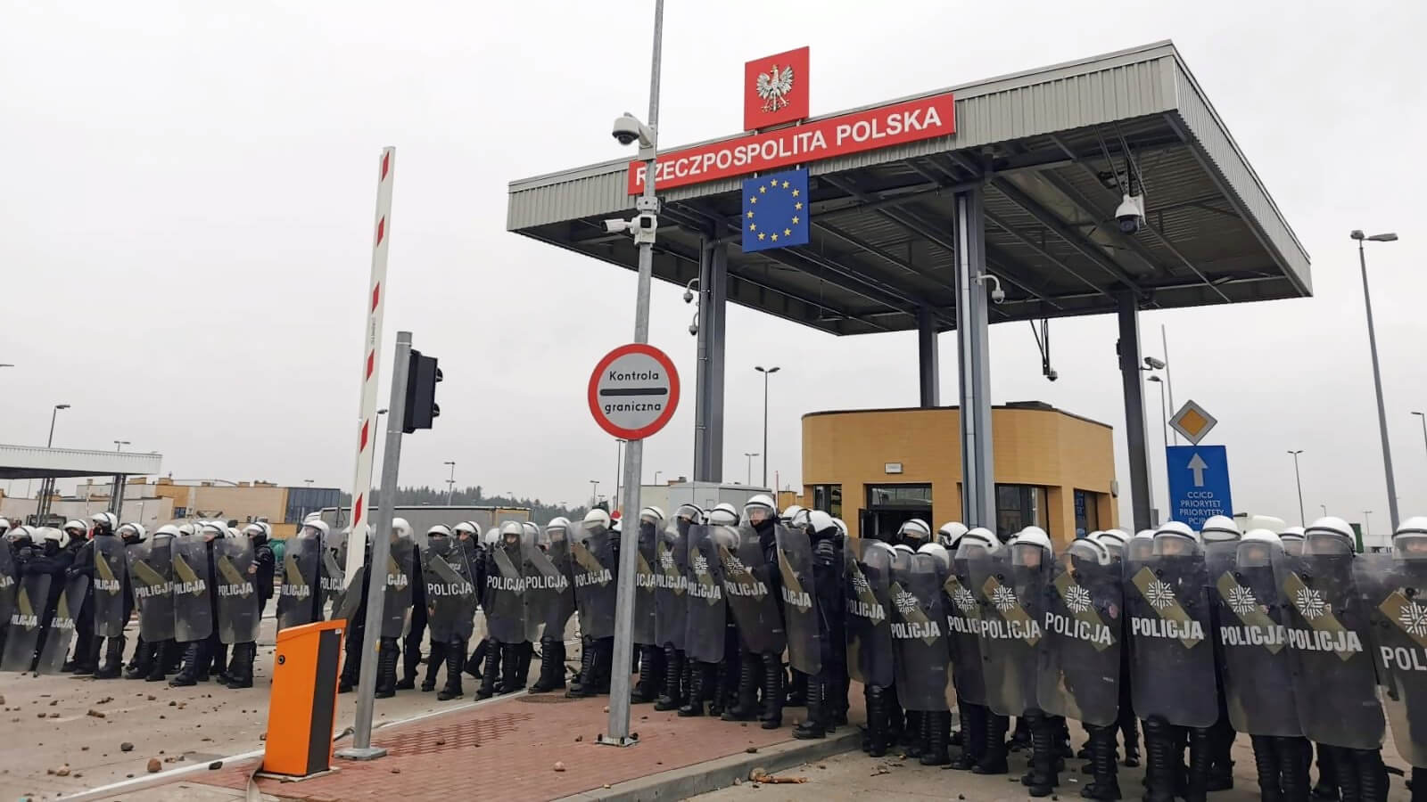 Interwencję w sprawie augustowskiego policjanta, który uczestniczył w spotkaniu Grupy Granica zapowiada poseł Jarosław Zieliński