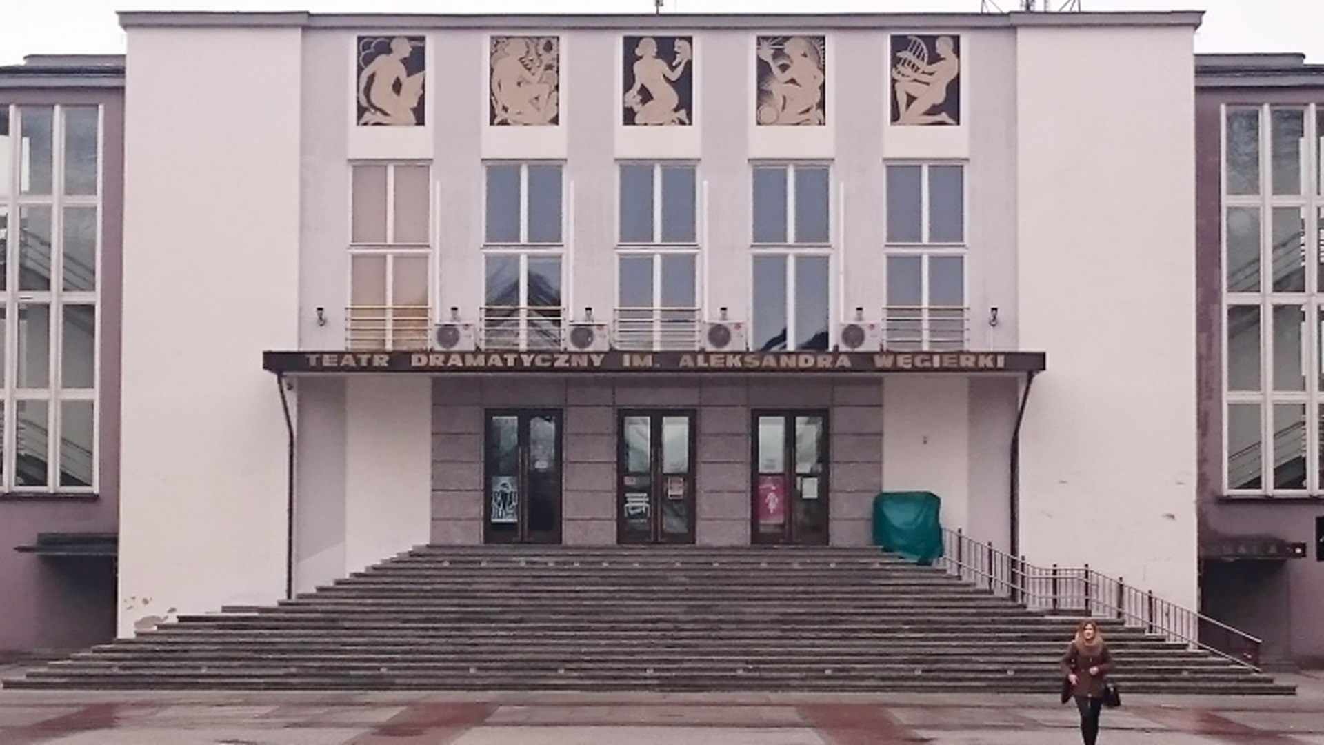 10 tys. dokumentów, plakatów i zdjęć zdigitalizowano w Teatrze Dramatycznym w Białymstoku