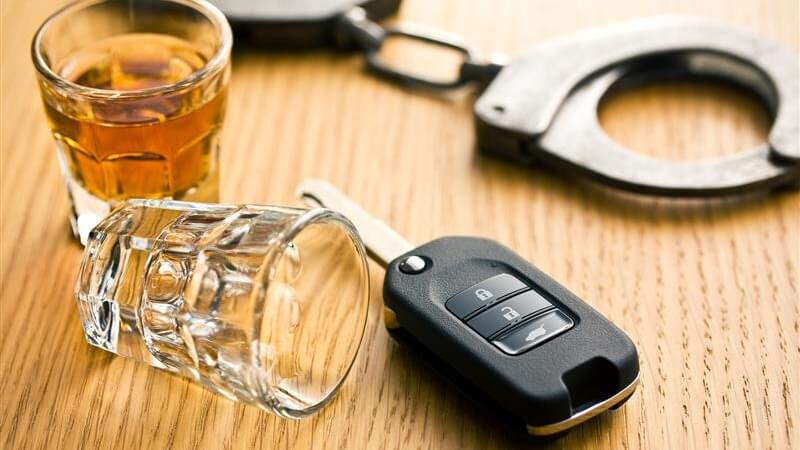 Mimo zaostrzenia przepisów, kierowcy nadal decydują się na kierowanie samochodem pod wpływem alkoholu