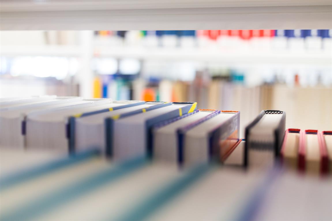 Łomżyńscy bibliotekarze zapraszają na przedstawienie, kiermasz książek i koncert