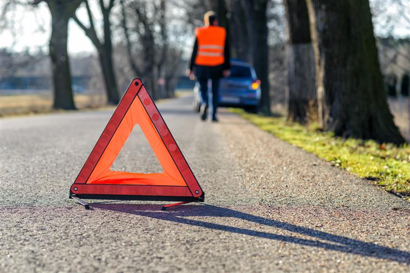 Pijany kierowca doprowadził do groźnej kolizji, a jego pasażerka awanturowała się i twierdziła, że jest prokuratorem