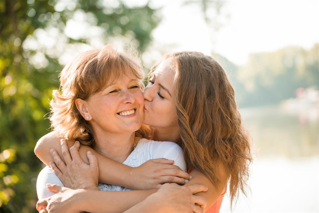 Dzień Matki - polskie mamy są dobrze wykształcone i aktywne zawodowo
