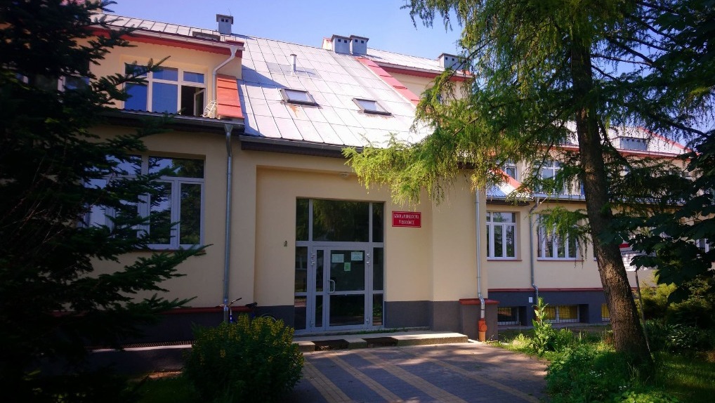 Wójt cieszy się, że poprzednik nie zamknął szkoły. Jest tam coraz więcej dzieci