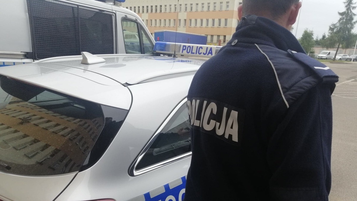 Suwalskim policjantom próbowano wręczyć łapówkę