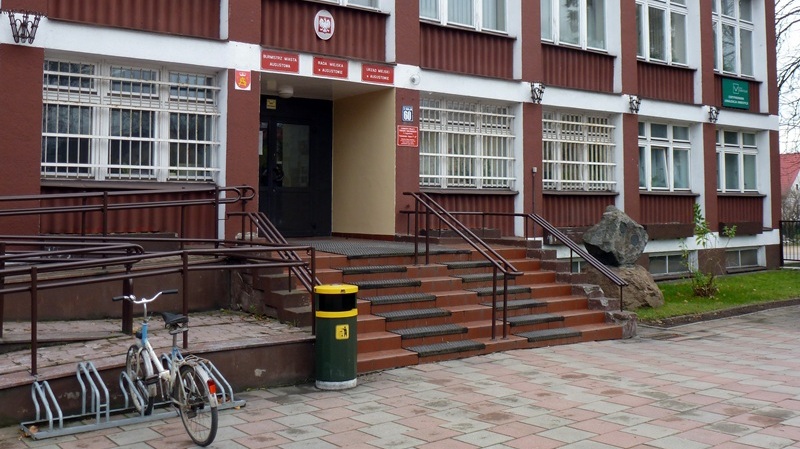 Rów zamiast drogi w Augustowie