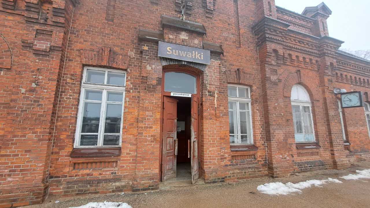 Dwaj posłowie z Suwałk interpelują do Ministra Infrastruktury w sprawie dworca kolejowego