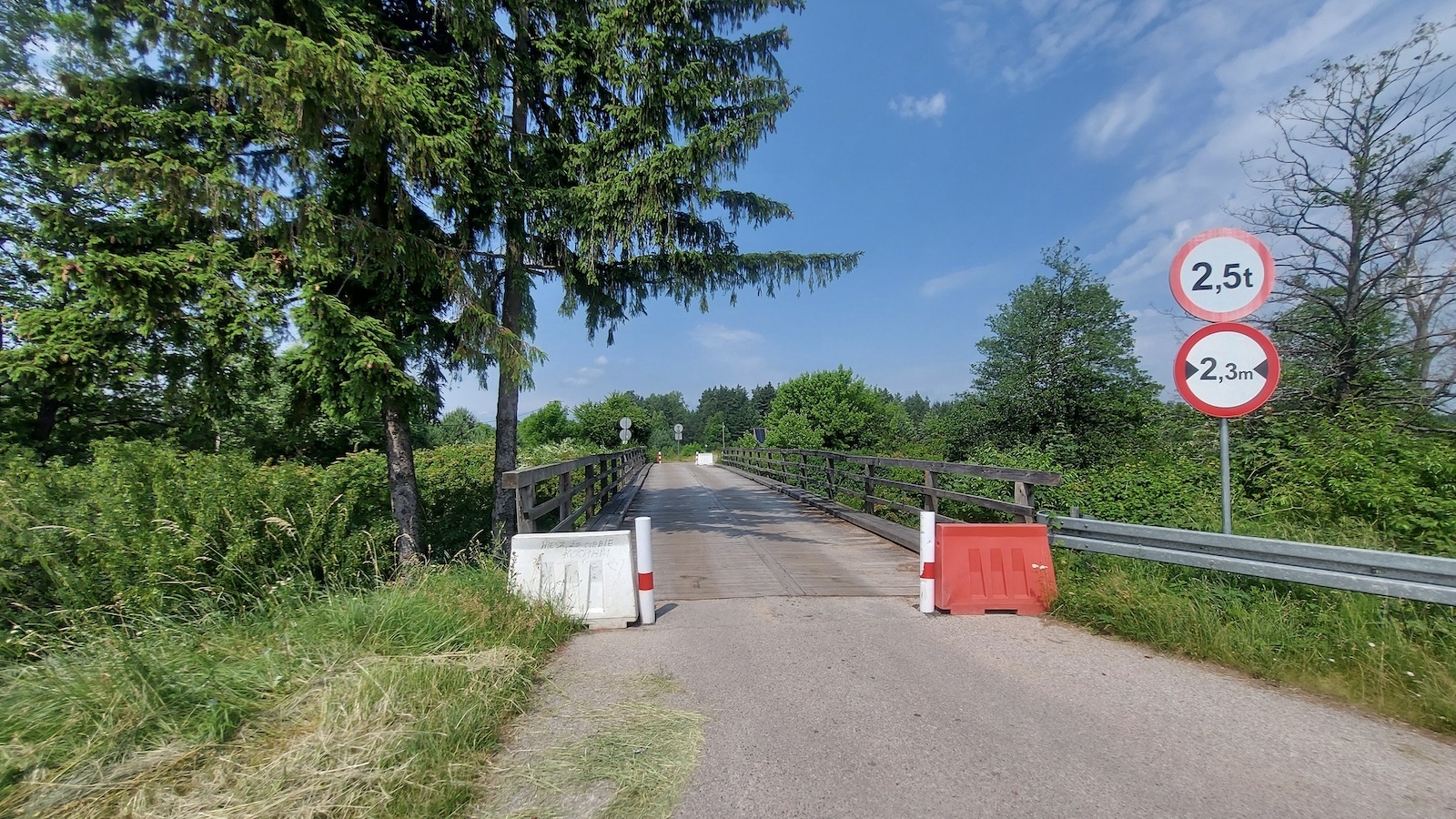 Mieszkańcy Suchej Rzeczki w gminie Płaska domagają się budowy nowego mostu