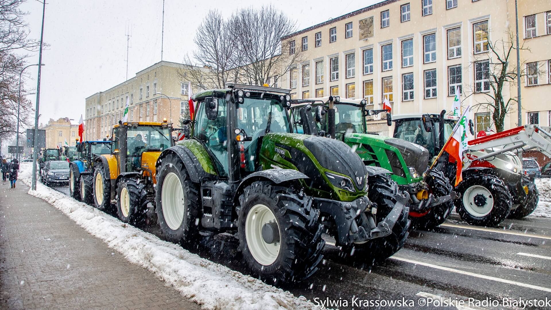 Protesty rolników w woj. podlaskim - na drogi w regionie wyjechało 350 ciągników [zdjęcia, wideo]