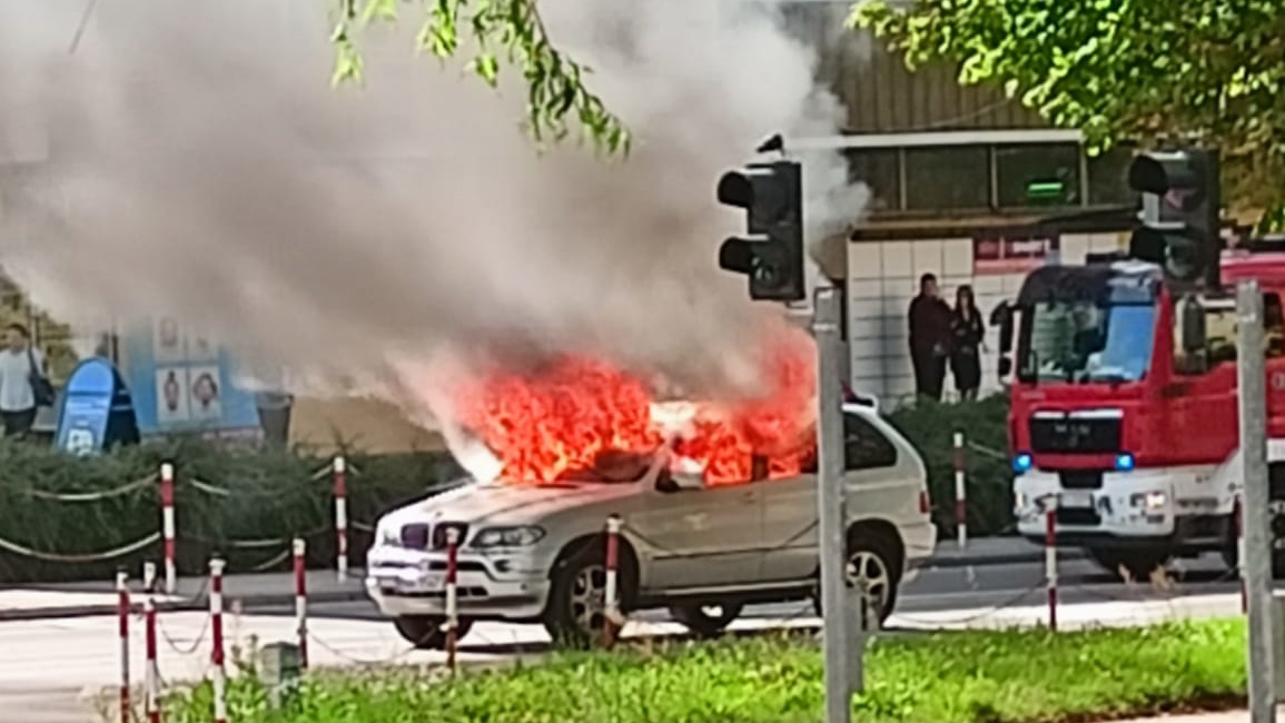 Pożar samochodu na ul. Skłodowskiej-Curie w Białymstoku