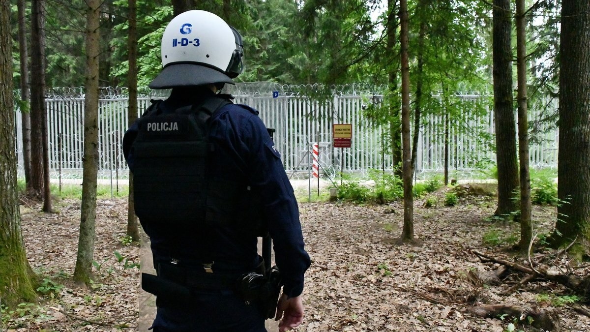 Czy policjant przekroczył uprawnienia? Prokuratura nie mogła się zdecydować, wycofała akt oskarżenia