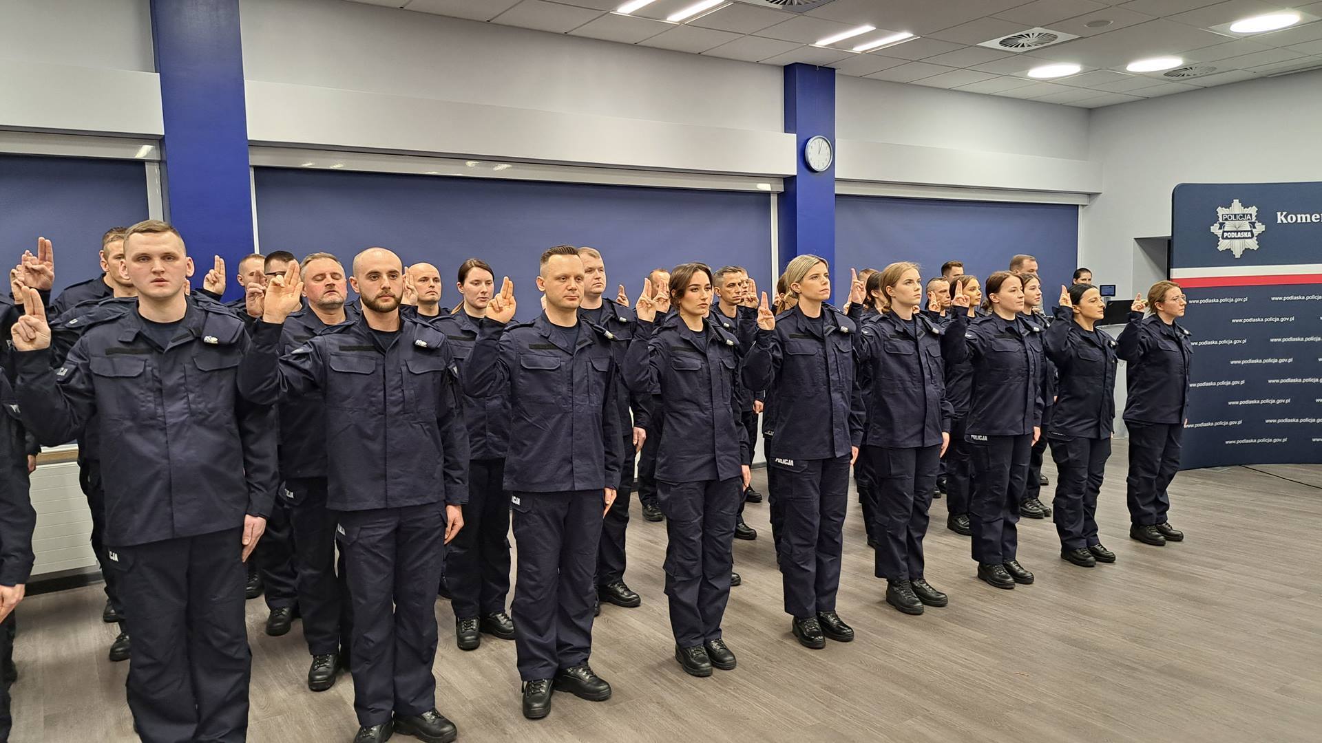40 nowych funkcjonariuszy przyjęto do służby w podlaskiej policji