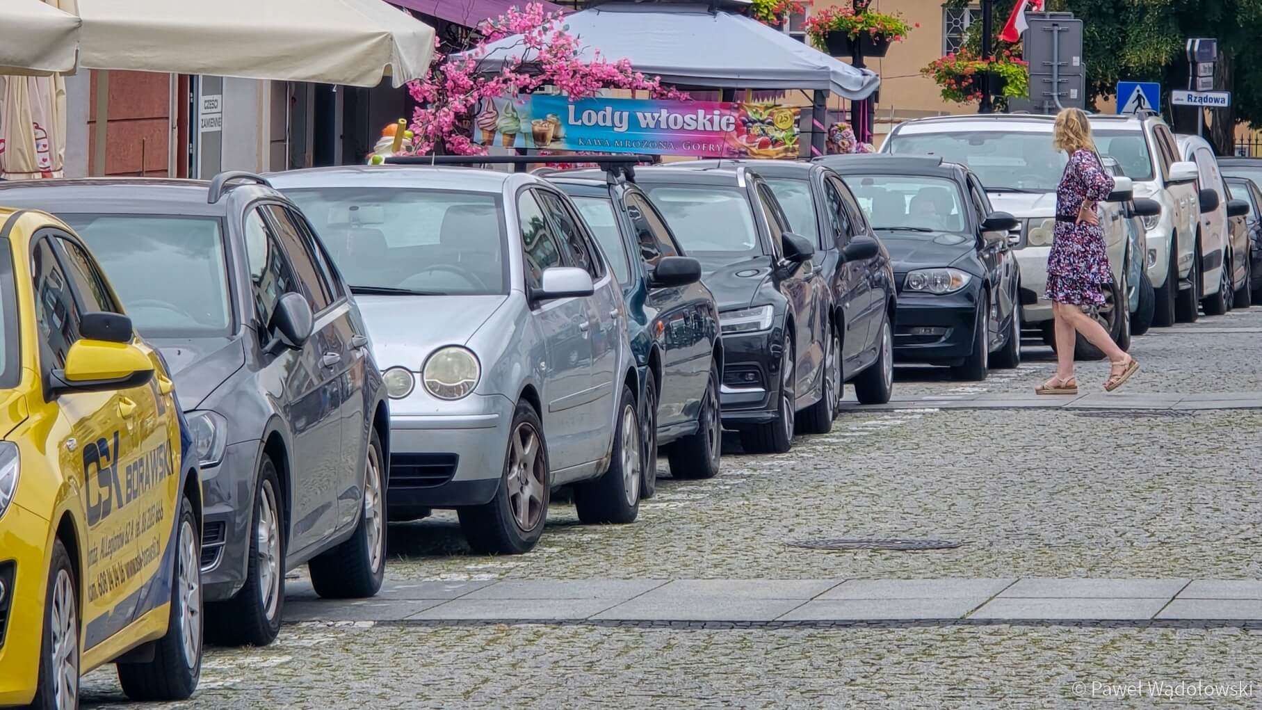 Władze Łomży chcą przywrócić strefę płatnego parkowania