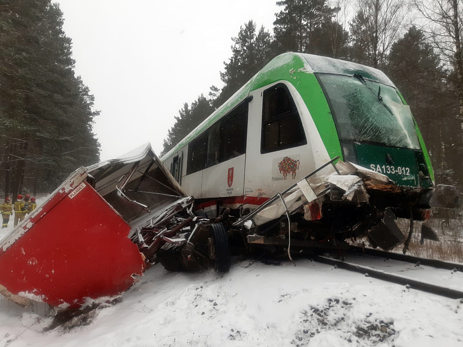 Zderzenie samochodu dostawczego z szynobusem w okolicach Sidry - zginął mężczyzna