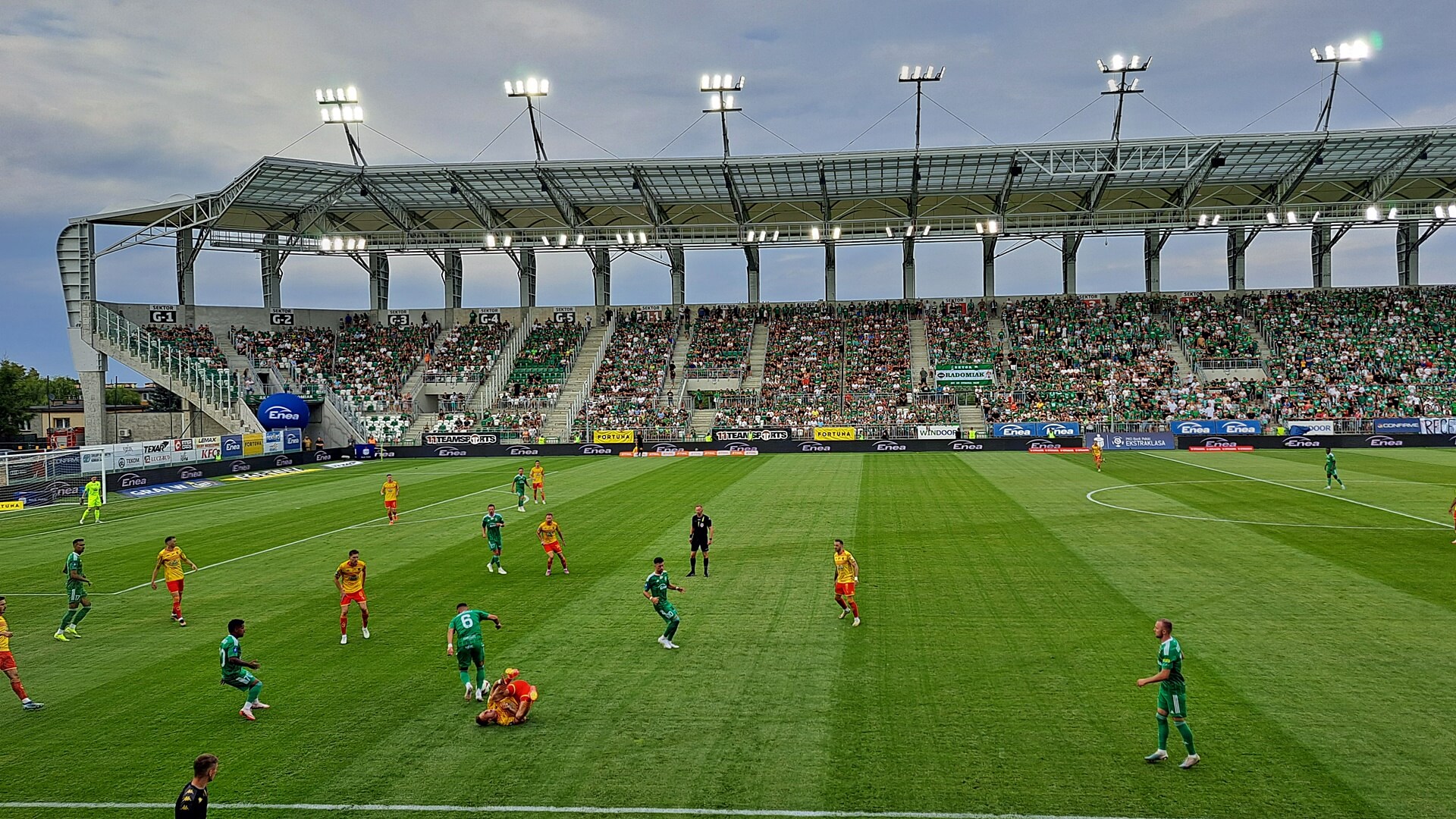 Jagiellonia Białystok po interesującym meczu wygrywa z Radomiakiem Radom [wideo]