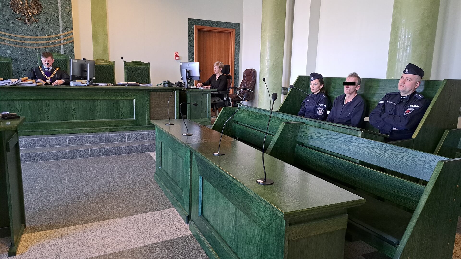 W sądzie w Białymstoku rozpoczął się proces 48-latka, który wyrzucił szczeniaka z czwartego piętra