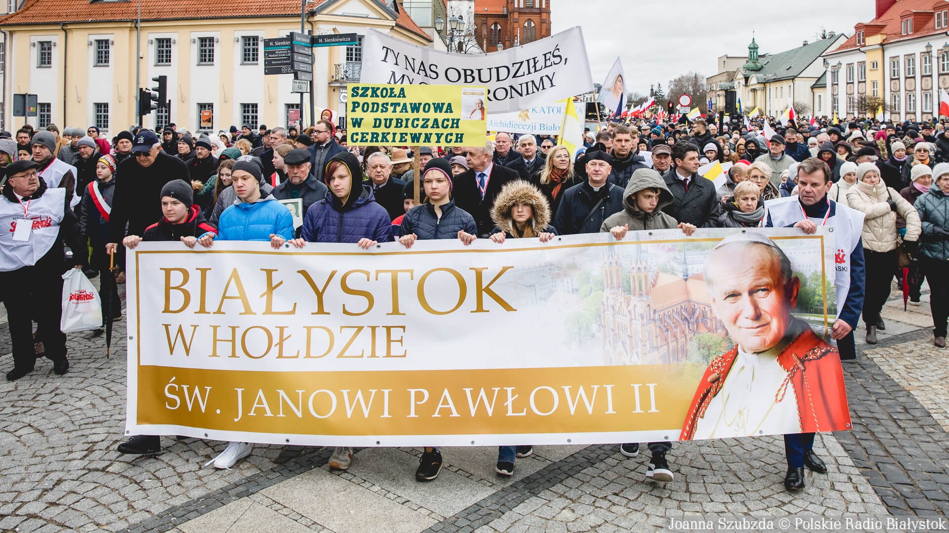 Marsz Papieski w Białymstoku - to podziękowanie za blisko 27-letni pontyfikat Jana Pawła II [zdjęcia, wideo]