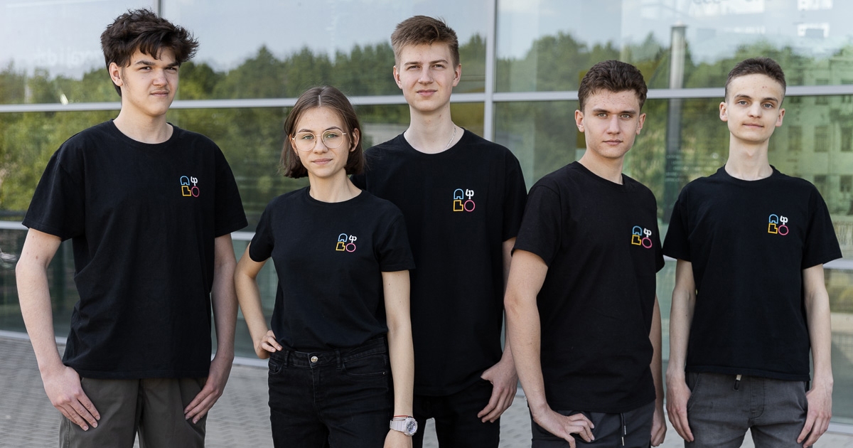 Białostoccy uczniowie wynaleźli rękawicę tłumaczącą język migowy