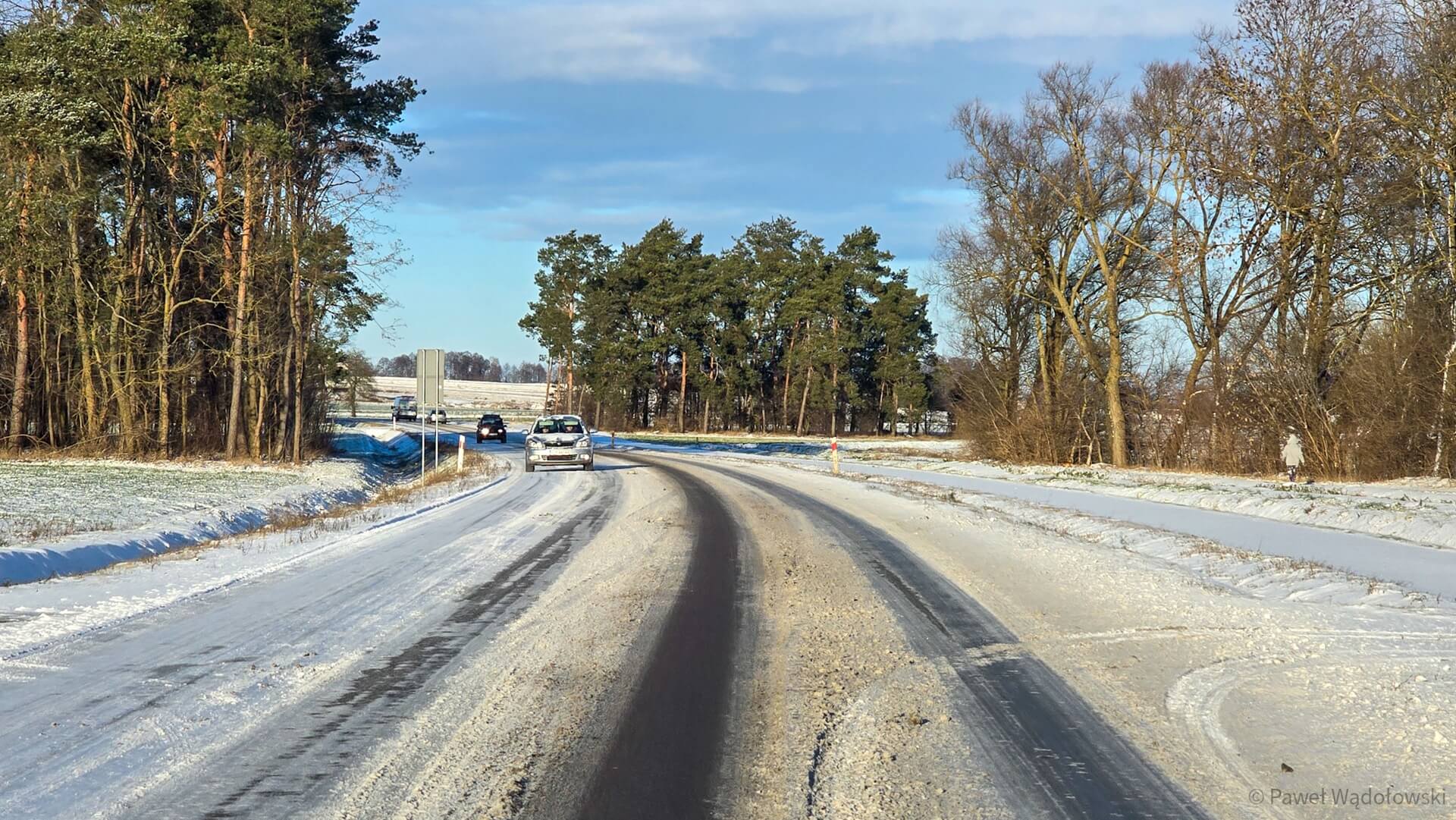 Zima w województwie podlaskim. Taka aura może cieszyć, ale na drogach są bardzo trudne warunki