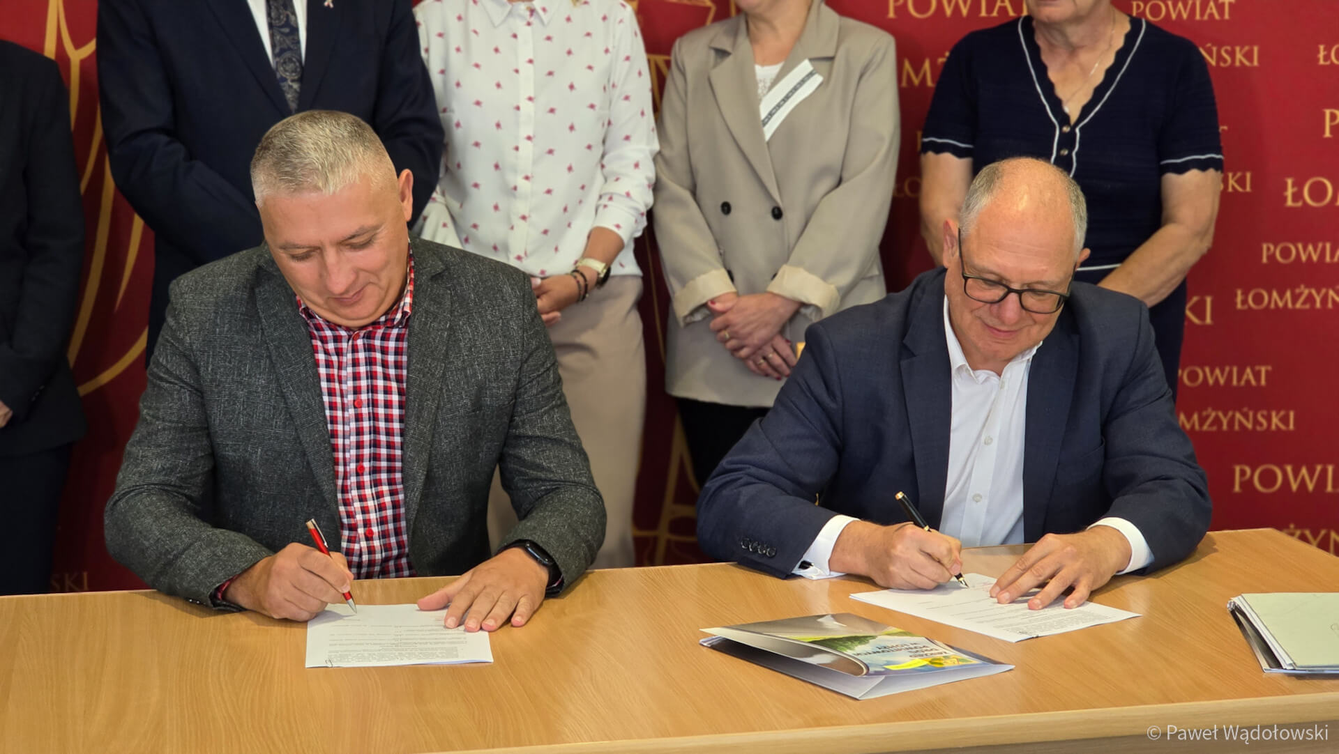 Turystom i mieszkańcom będzie łatwiej - jest umowa na remonty dróg w powiecie łomżyńskim