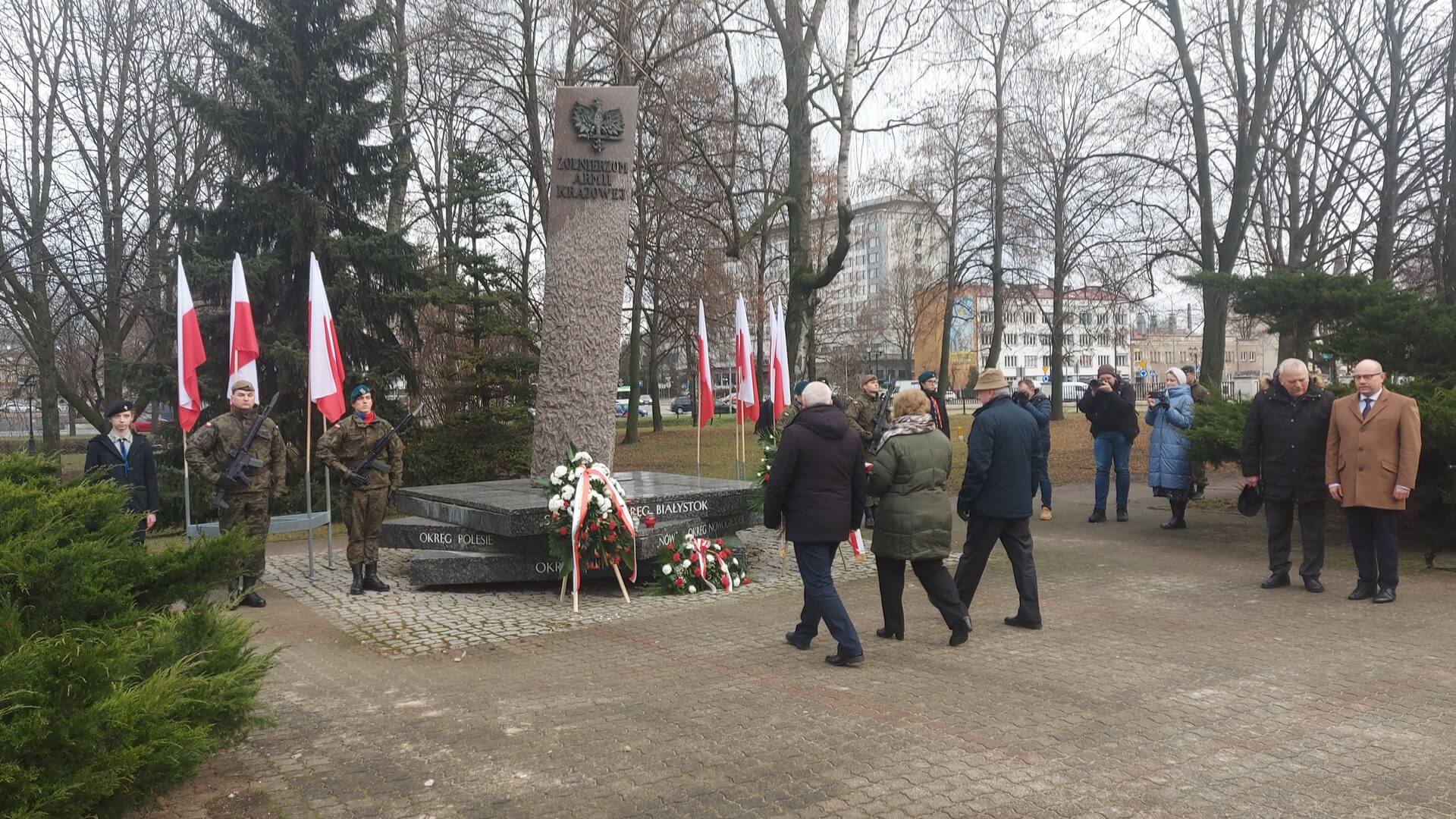 Podlaskie władze oddały hołd bohaterom w 81. rocznicę utworzenia Armii Krajowej
