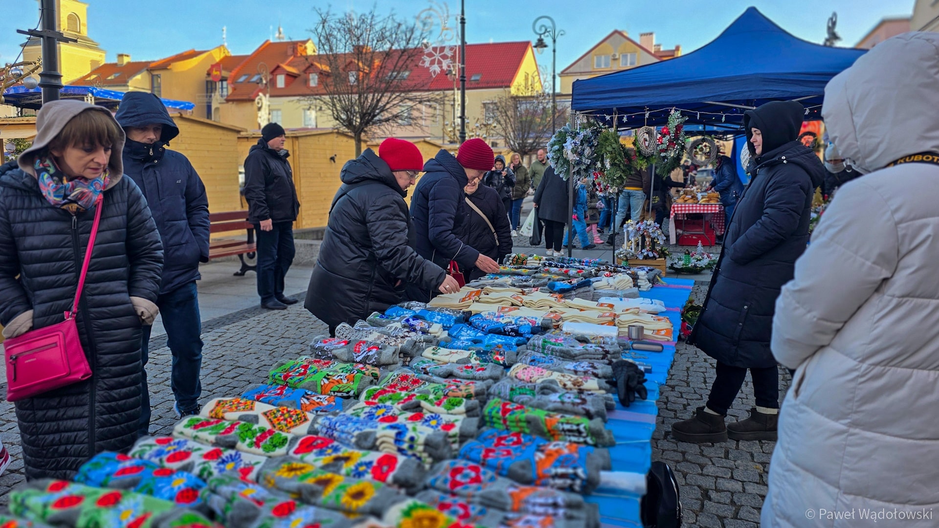 W Łomży rozpoczął się Jarmark Bożonarodzeniowy - są stoiska, koncerty i atrakcje dla najmłodszych