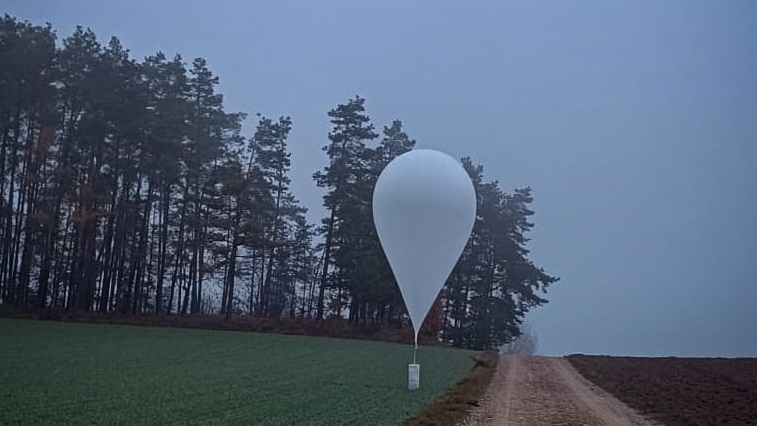 Kolejny balon z papierosami, tym razem znaleziony w okolicach Białegostoku