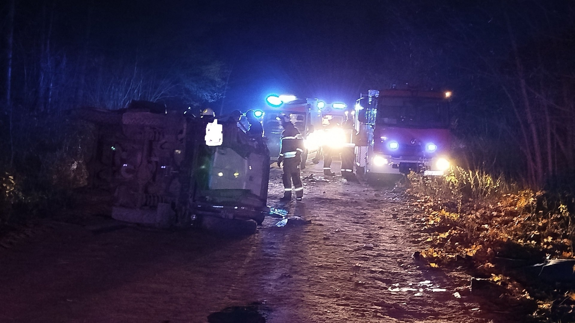 Wypadek samochodu straży granicznej. Pięć osób w szpitalu
