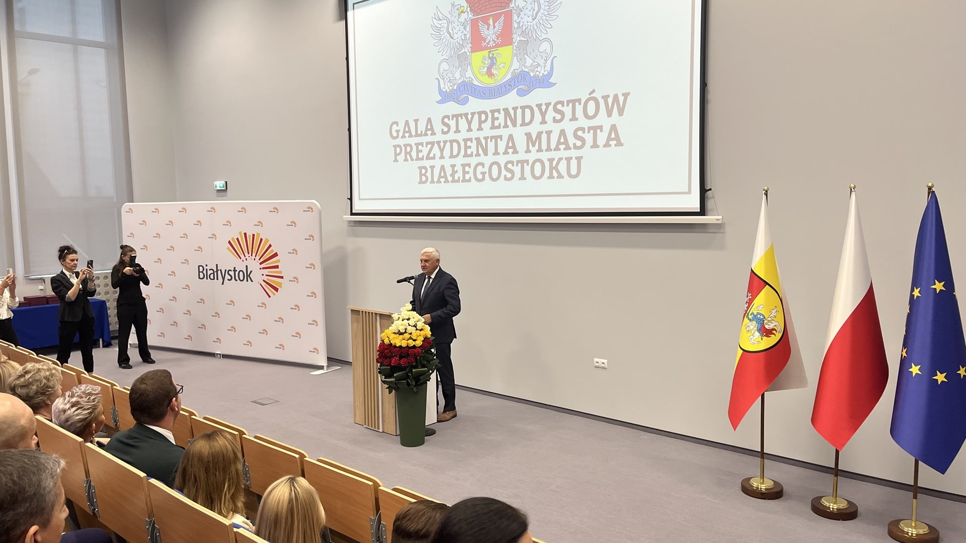 Stypendia dla uczniów w Białymstoku. Ile wynoszą i kto je otrzymał?