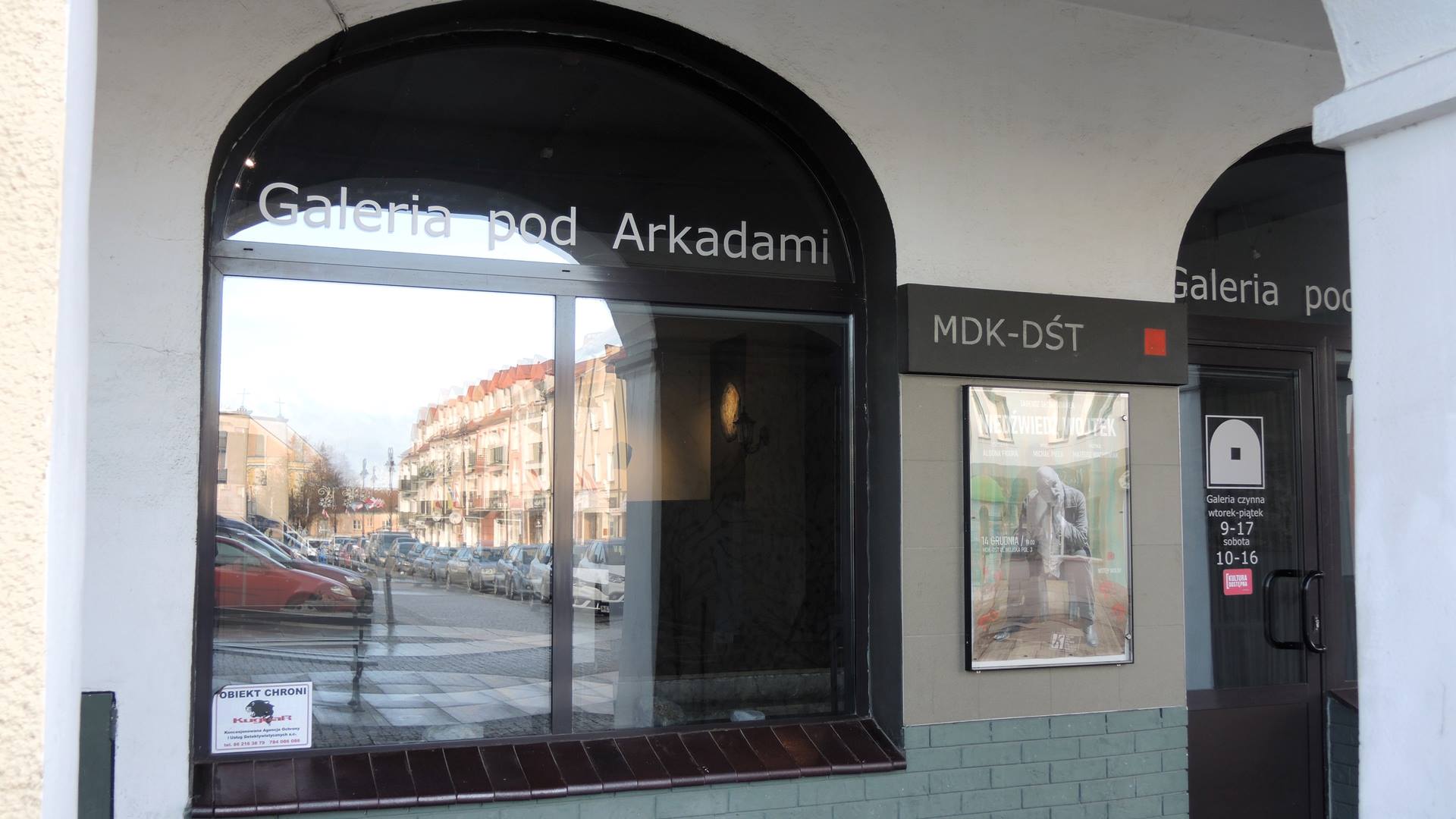 Artyści protestują przeciw planom likwidacji Galerii Pod Arkadami w Łomży