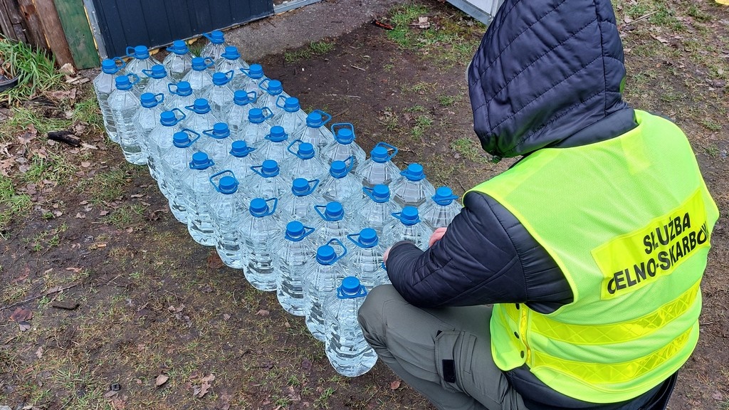 Podlaska KAS zlikwidowała bimbrownię i przejęła nielegalny alkohol