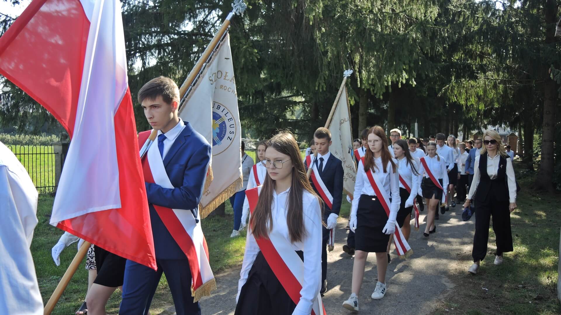 Uczniowie z gminy Nowe Piekuty maszerowali Szlakiem Znaków Pamięci Polskiej Golgoty Wschodu
