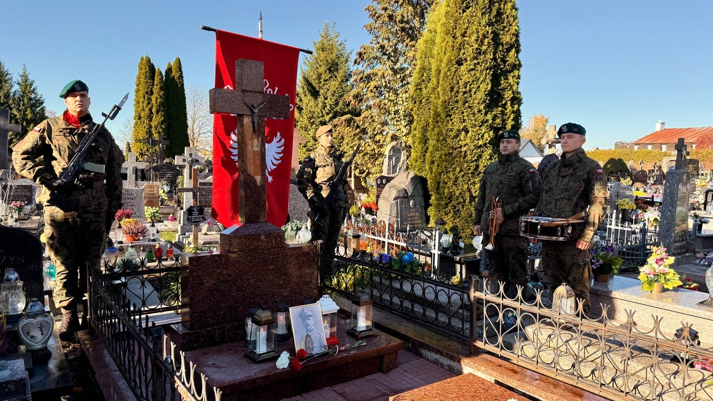 Uhonorowanie bohaterów powstań śląskich poprzez oznaczenie grobów na na cmentarzu w Suwałkach, 21.10.2025, fot. Anna Auron-Wasilewska