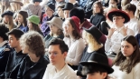 "Dzień Kapelusza" w II Liceum Ogólnokształcącym w Łomży, 9.03.2023, fot. Adam Dąbrowski