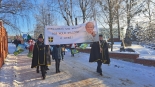 Co najmniej kilkaset osób wzięło udział w Orszaku Trzech Króli w Łomży, fot. Adam Dąbrowski