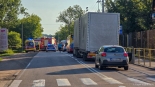 Zderzenie busa z volkswagenem na ul. Przejazd w Łomży, 10.07.2024, fot. Paweł Wądołowski