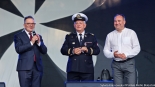 Prezes Polskiego Radia Białystok Mirosław Bielawski, zwycięzca licytacji "Statku Widmo" Bogusław Falkowski i prezes Stowarzyszenia "Jasny Cel" Jacek Reszuta, 30.07.2023, fot. Sylwia Krassowska