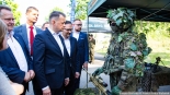 Mariusz Błaszczak na pikniku wojskowym w Czarnej Białostockiej, fot. Joanna Szubzda