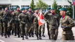 Przekazanie flagi z budynku Sejmu żołnierzom 18. Białostockiego Pułku Rozpoznawczego, 16.07.2024, fot. Joanna Szubzda