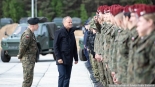 Donald Tusk w Wojskowym Zgrupowaniu Zadaniowym Podlasie w Karakulach, 11.05.2024, fot. Joanna Szubzda