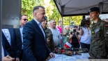 Mariusz Błaszczak na pikniku wojskowym w Czarnej Białostockiej, fot. Joanna Szubzda