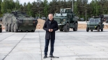Donald Tusk w Wojskowym Zgrupowaniu Zadaniowym Podlasie w Karakulach, 11.05.2024, fot. Joanna Szubzda