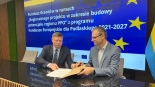 Wicemarszałek Marek Malinowski oraz przedstawiciele ośrodków naukowych podpisali umowy dotyczące dofinansowania tych ośrodków, 10.07.2025, fot. Gabriela Lasota