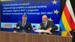 Wicemarszałek Marek Malinowski oraz przedstawiciele ośrodków naukowych podpisali umowy dotyczące dofinansowania tych ośrodków, 10.07.2025, fot. Gabriela Lasota